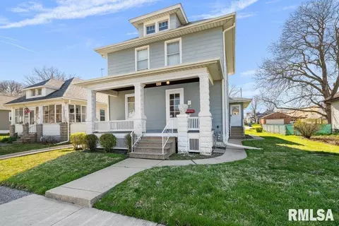 417 41st St, Moline, IL 61265