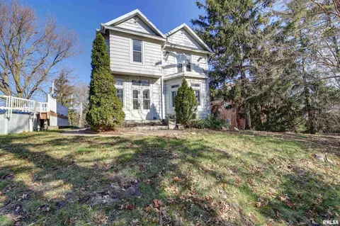 718 S Bluff Blvd, Clinton, IA 52732