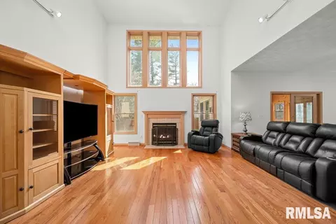7606 35th Ave, Moline, IL 61265 photo 3
