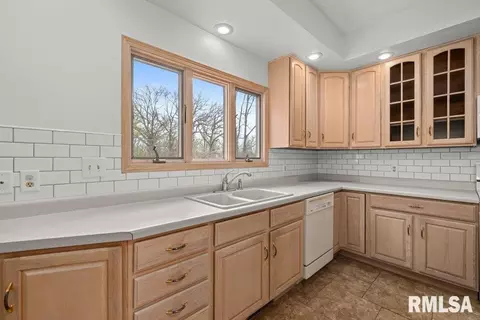 7606 35th Ave, Moline, IL 61265 photo 10