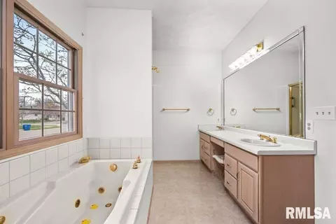 7606 35th Ave, Moline, IL 61265 photo 25