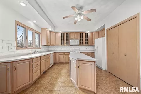 7606 35th Ave, Moline, IL 61265 photo 7
