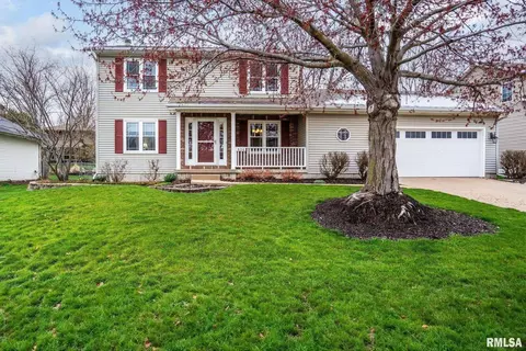 604 W Valley Dr, Eldridge, IA 52748