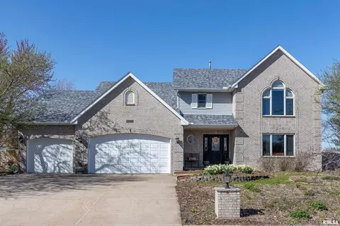 6132 Lakeland Ct, Davenport, IA 52807