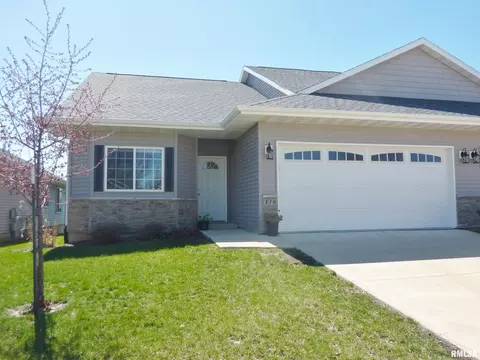 119 W Pinehurst Dr, Eldridge, IA 52748