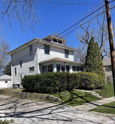 918 E Denison Ave, Davenport, IA 52803