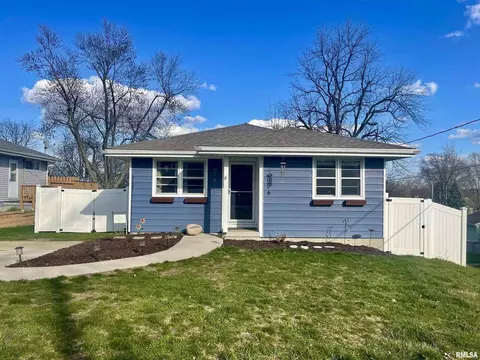 1611 N 7th St, Clinton, IA 52732