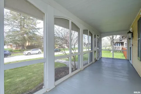 2428 13th St, Moline, IL 61265 photo 4