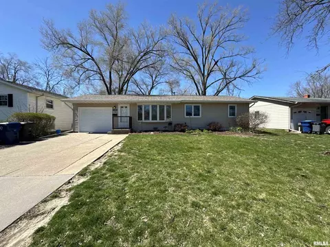 2600 Crestview Dr, Bettendorf, IA 52722