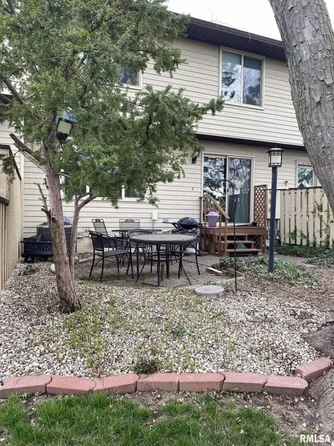 3449 Johnathan Ave, Bettendorf, IA 52722