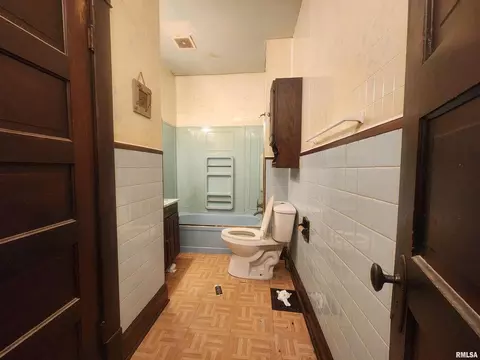 441 45th St, Moline, IL 61265 photo 8