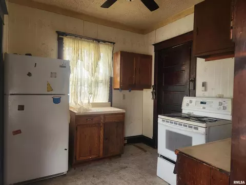 441 45th St, Moline, IL 61265 photo 5