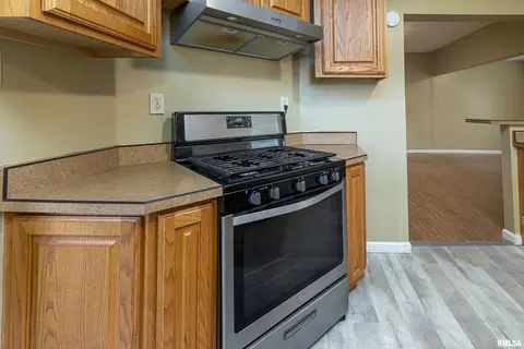 501 S 20th St, Herrin, IL 62948 photo 9