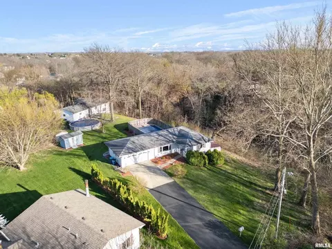 604 3rd Ave, Sherrard, IL 61281
