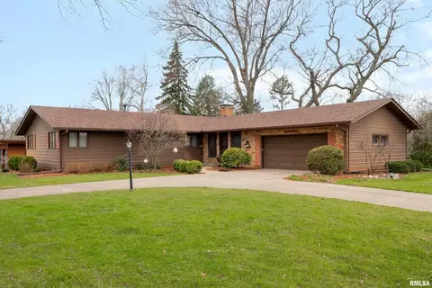 4220 Rodeo Rd, Davenport, IA 52806