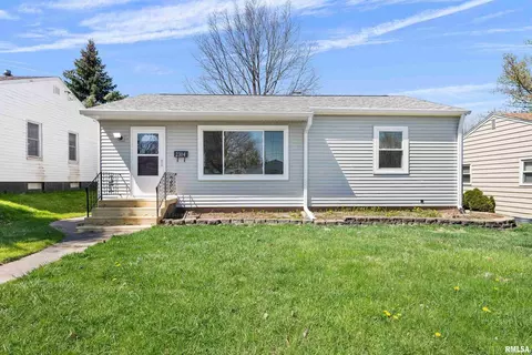 2304 N Lincoln Ave, Davenport, IA 52804