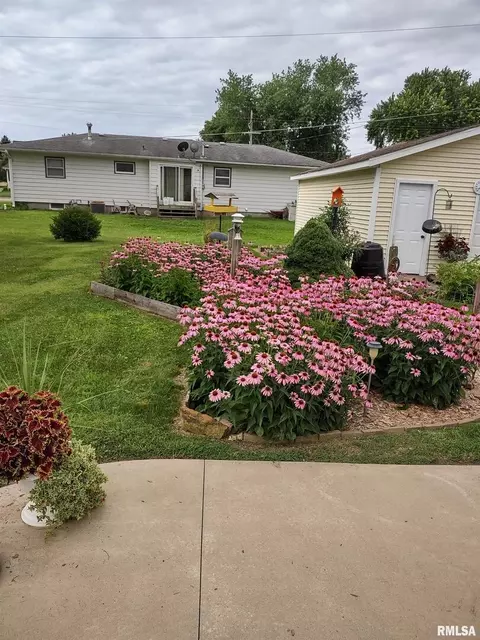 309 E Flagg St, Walcott, IA 52773 photo 9