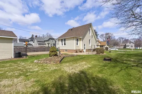 309 E Flagg St, Walcott, IA 52773 photo 6