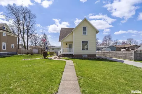 309 E Flagg St, Walcott, IA 52773 photo 2