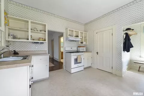309 E Flagg St, Walcott, IA 52773 photo 18