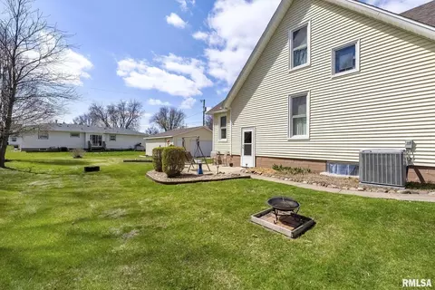 309 E Flagg St, Walcott, IA 52773 photo 5