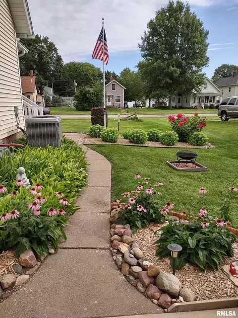 309 E Flagg St, Walcott, IA 52773 photo 8