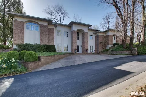 5422 Homan Falls Dr, Quincy, IL 62305