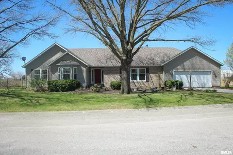 7095 Holdorf Dr, Blue Grass, IA 52726