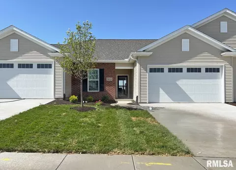 5693 Kristi Ln, Bettendorf, IA 52722