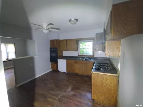 225 Hero St, Silvis, IL 61282 photo 7