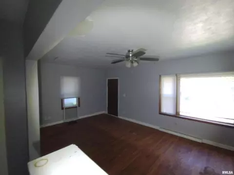 225 Hero St, Silvis, IL 61282 photo 4