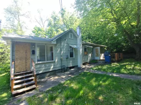 225 Hero St, Silvis, IL 61282