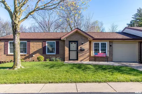1814 E 38th Street Ct #8B, Davenport, IA 52807