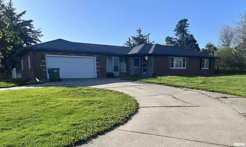3806 N 3rd St, Clinton, IA 52732