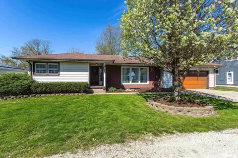 621 S Illinois St, Geneseo, IL 61254