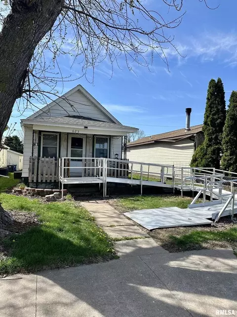 623 2nd Ave S, Clinton, IA 52732