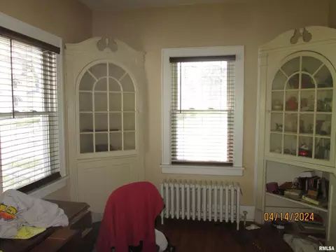912 E Clinton St, Freeport, IL 61032 photo 5