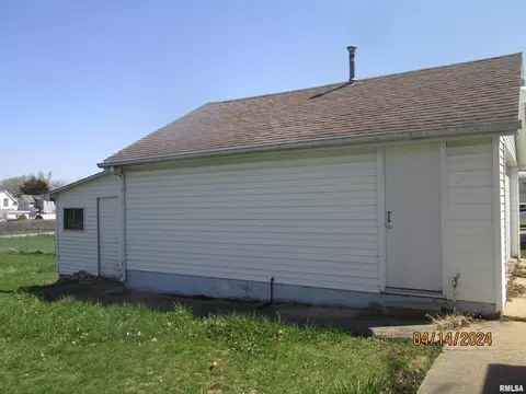912 E Clinton St, Freeport, IL 61032 photo 19