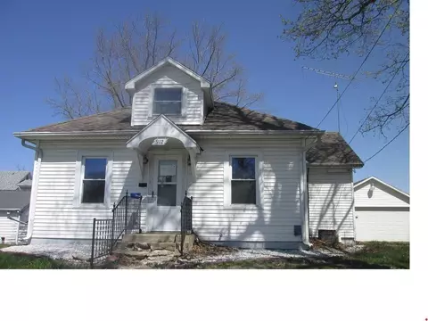912 E Clinton St, Freeport, IL 61032