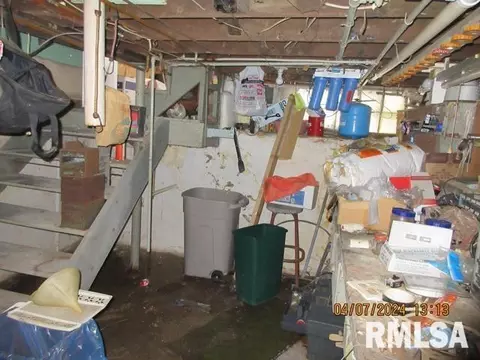 912 E Clinton St, Freeport, IL 61032 photo 14
