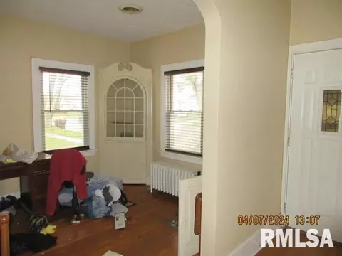 912 E Clinton St, Freeport, IL 61032 photo 6
