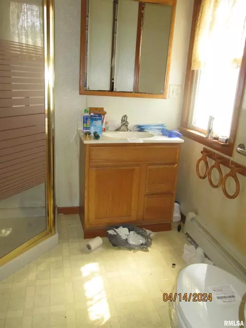 912 E Clinton St, Freeport, IL 61032 photo 11