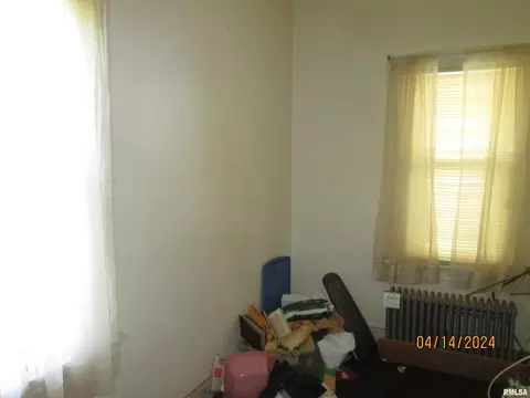 912 E Clinton St, Freeport, IL 61032 photo 9