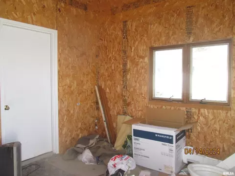 912 E Clinton St, Freeport, IL 61032 photo 15