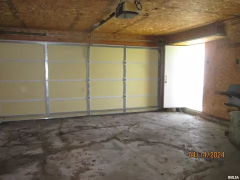 912 E Clinton St, Freeport, IL 61032 photo 17
