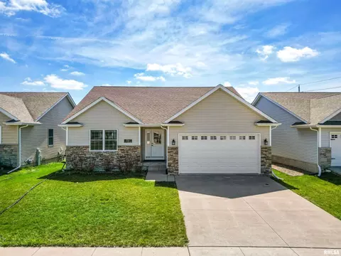 1709 Nicole Ct, Davenport, IA 52807