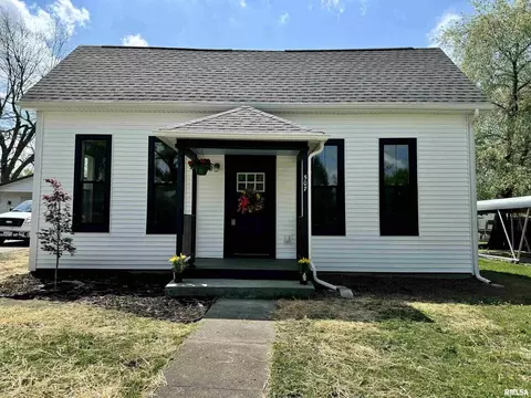 507 E Market St, Mcleansboro, IL 62859