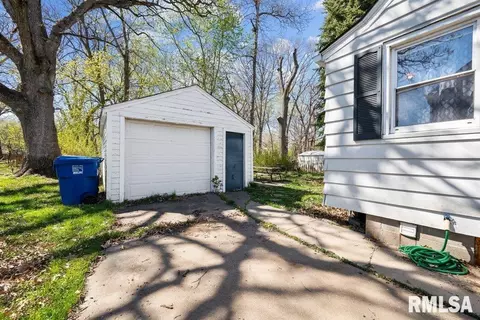 905 54th St #B, Moline, IL 61265 photo 3
