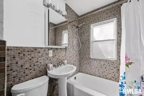 905 54th St #B, Moline, IL 61265 photo 15