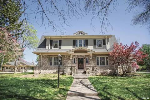321 S 22nd St, Quincy, IL 62301